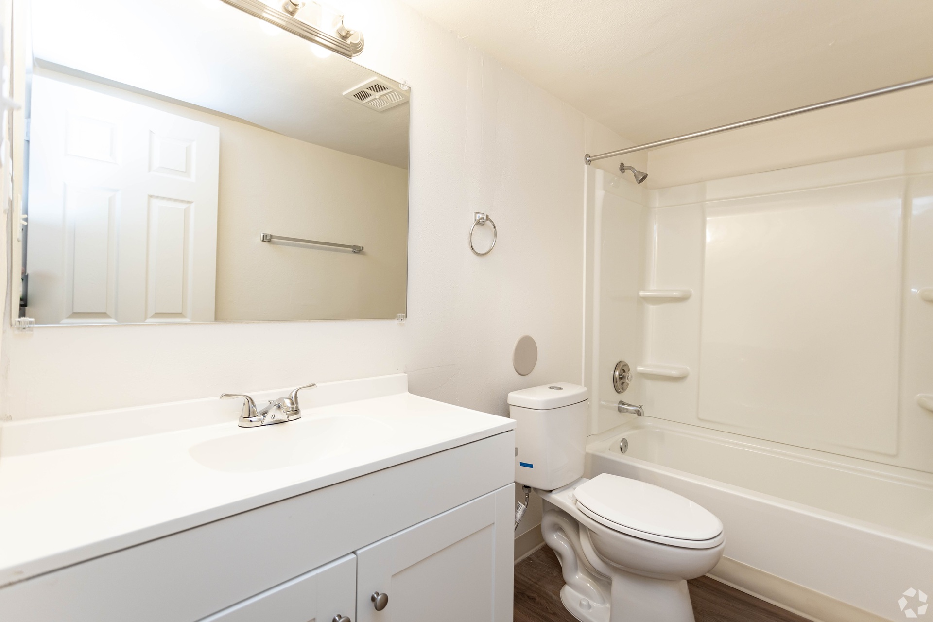 Springwood Apartments bathroom in Saint Louis, MO