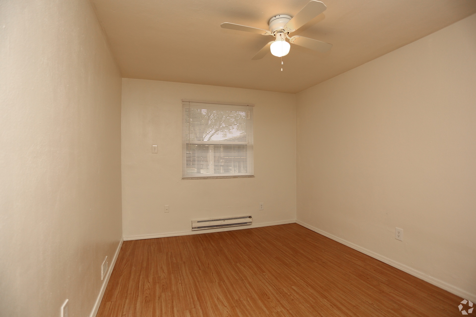 Springwood Apartments third bedroom in Saint Louis, MO
