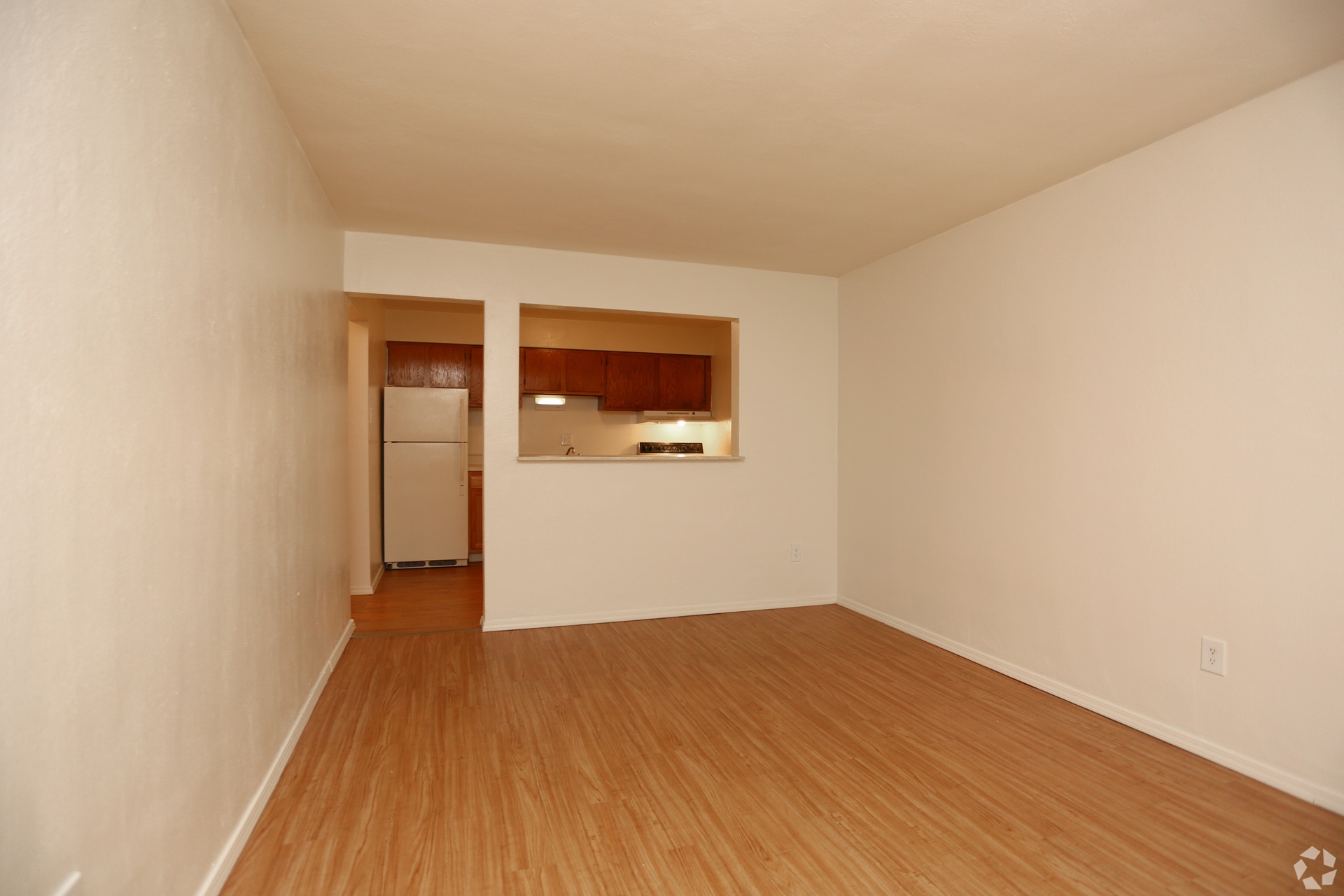Springwood Apartments living room in Saint Louis, MO